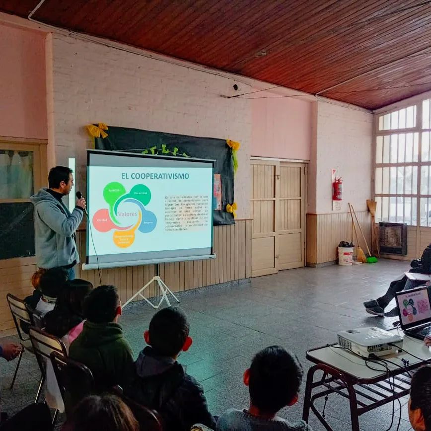 charla en escuelas sobre energias renovables